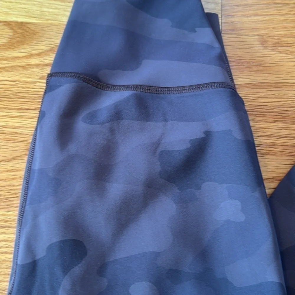 Alo Yoga Vapor Camp High Waist Leggings- used with piling